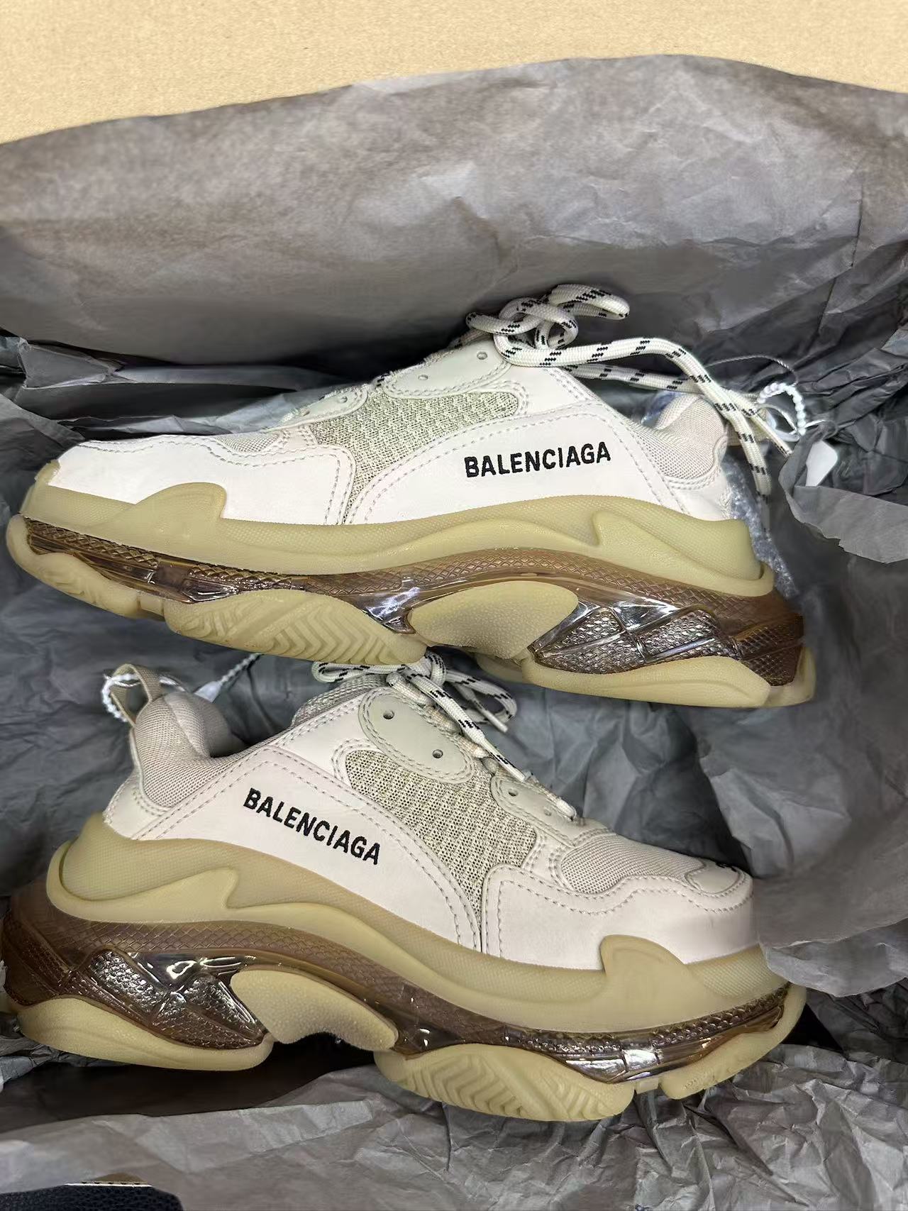 99新 Balenciaga/巴黎世家 38码 Triples运动鞋奶茶色 99新 00016