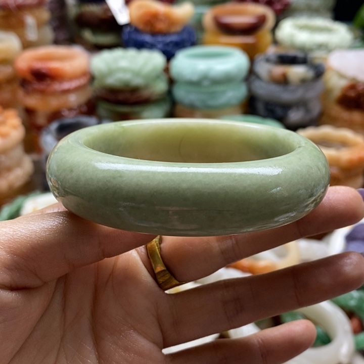 石英岩玉未镶嵌手镯圈口60