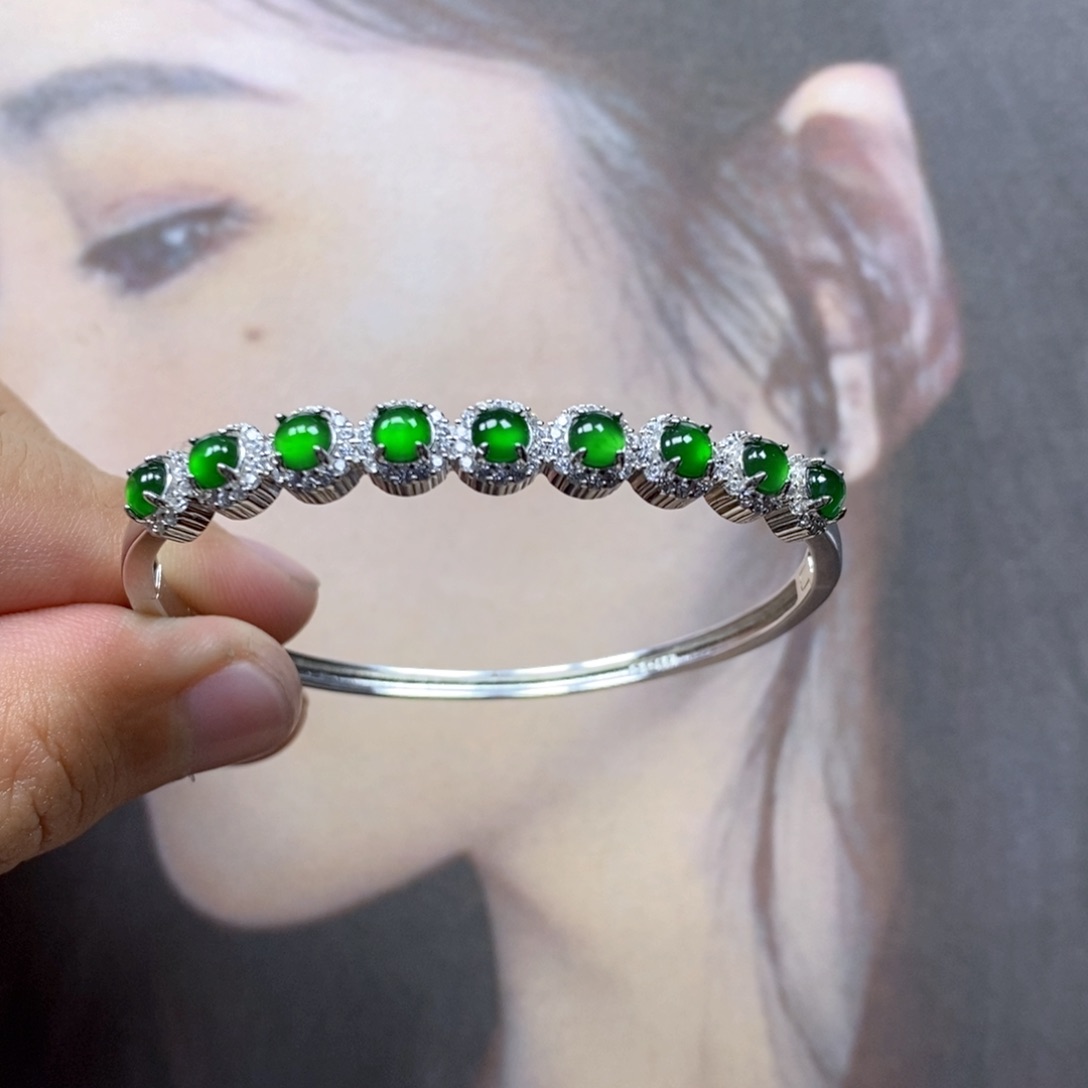 翡翠颈饰银S925镶嵌L***?翡翠