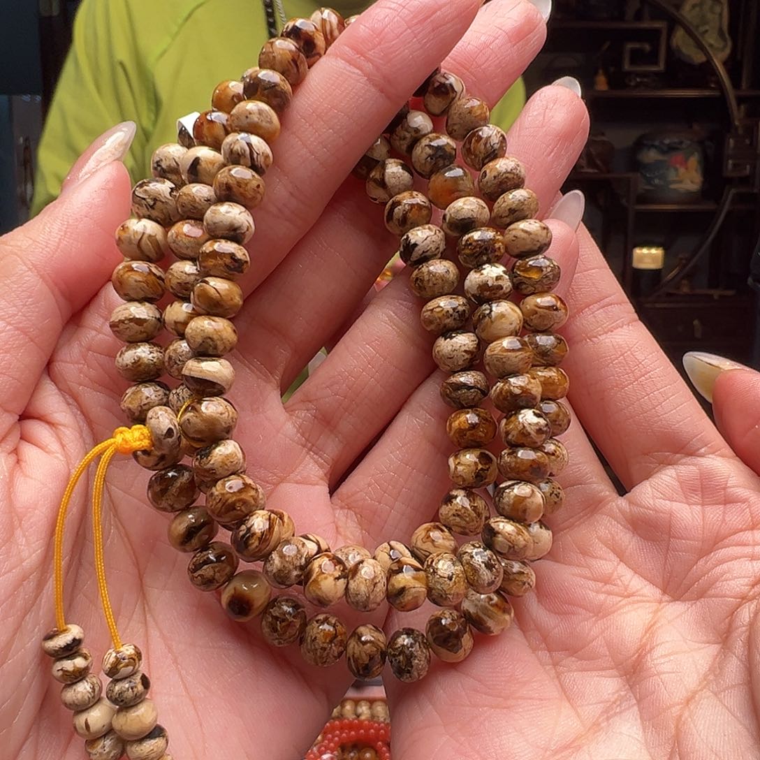 琥珀裸石未镶嵌抚顺琥珀20385-1。7mm