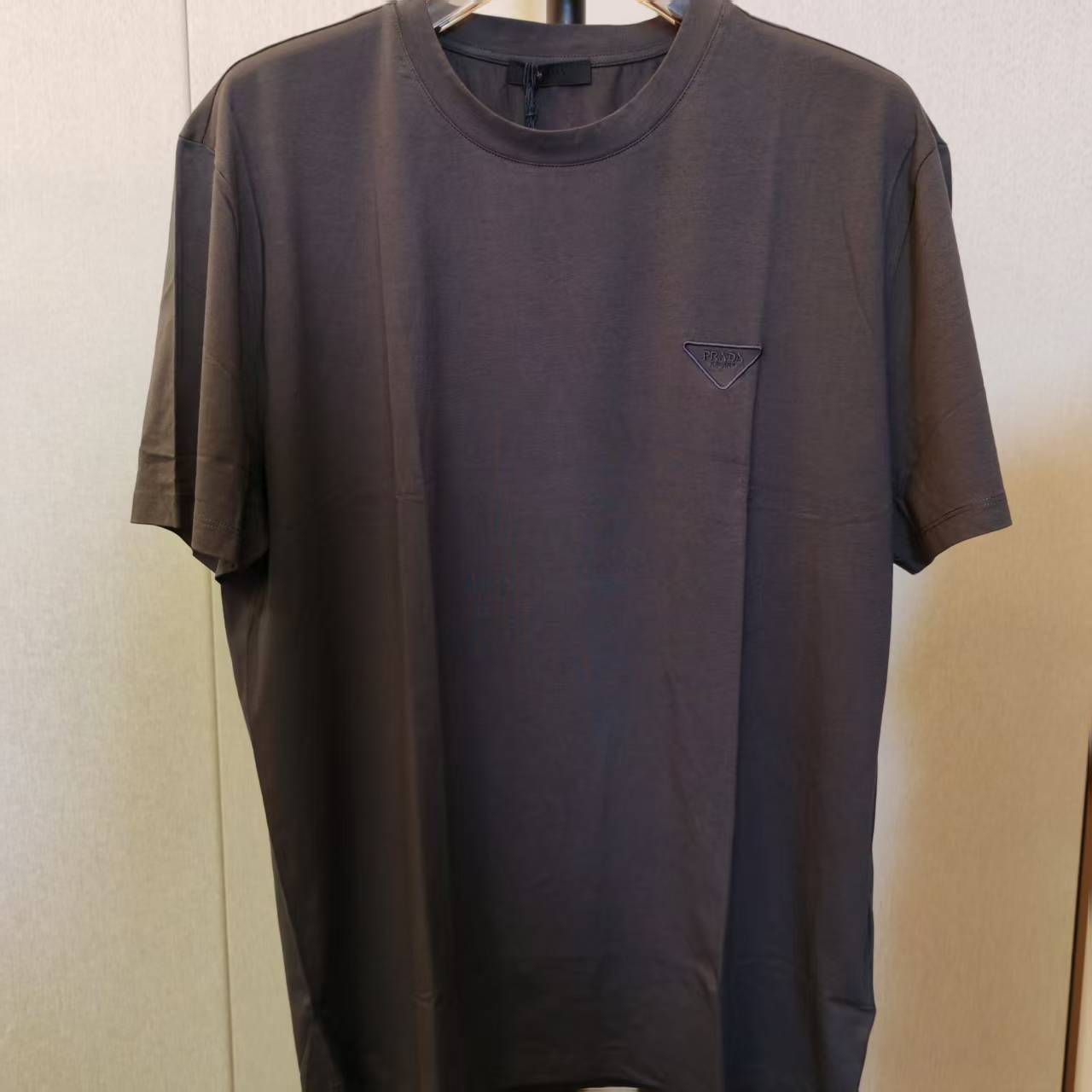 99新 Prada/普拉达 刺绣标简约T恤 060