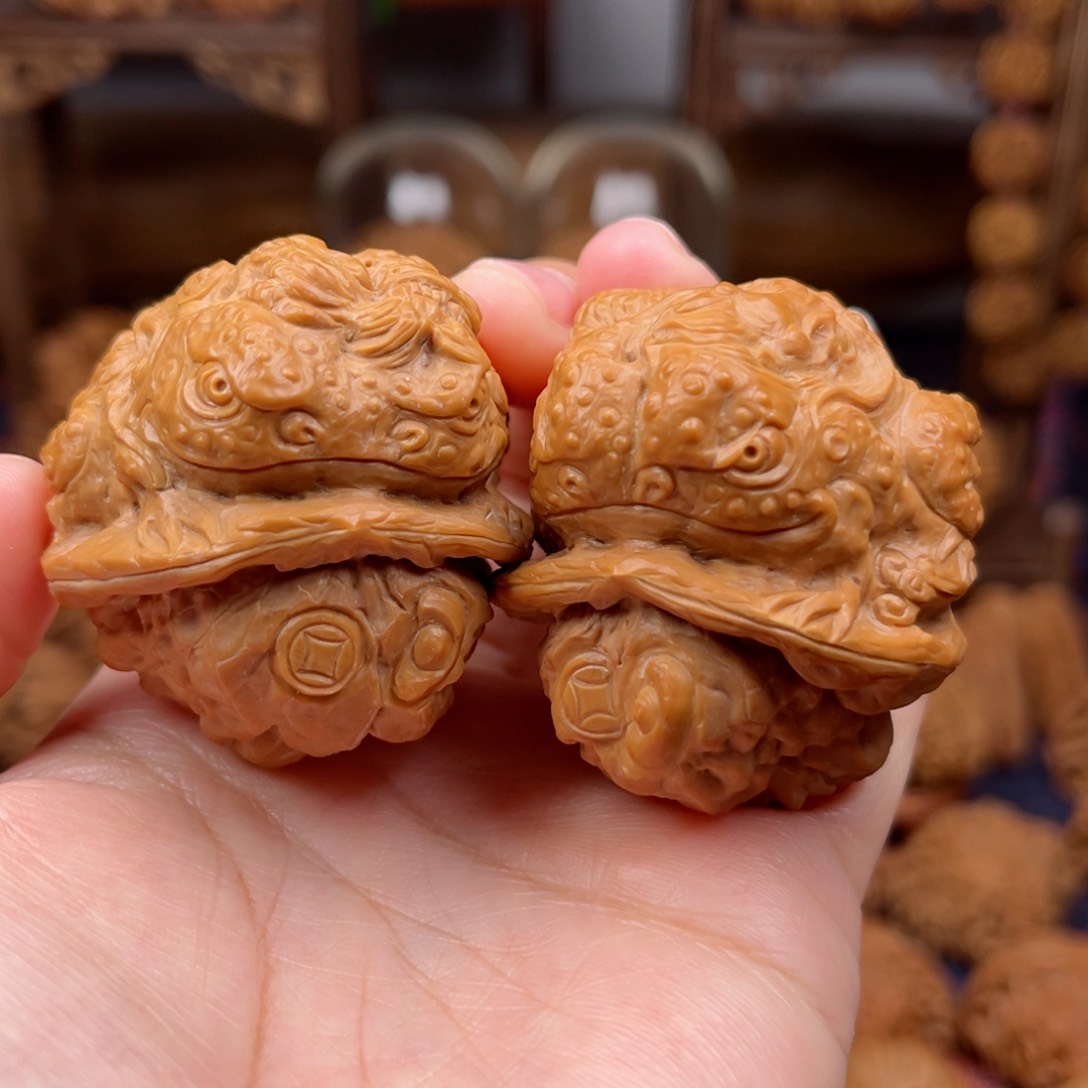 核桃把件龙蟾大尺寸