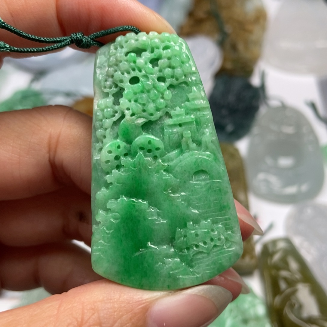 翡翠未镶嵌颈饰翡翠