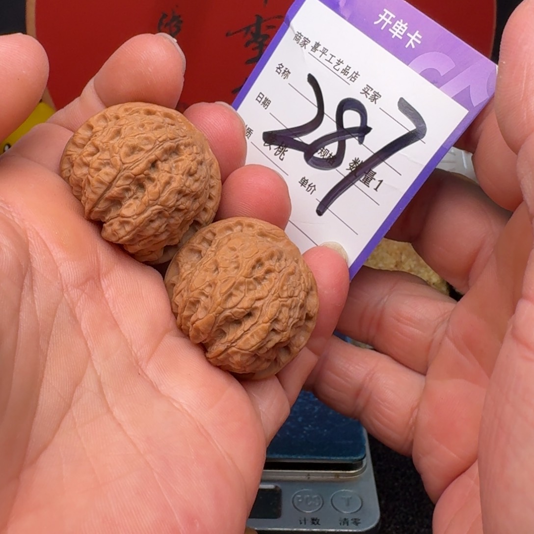 文玩核桃把件35血麒麟