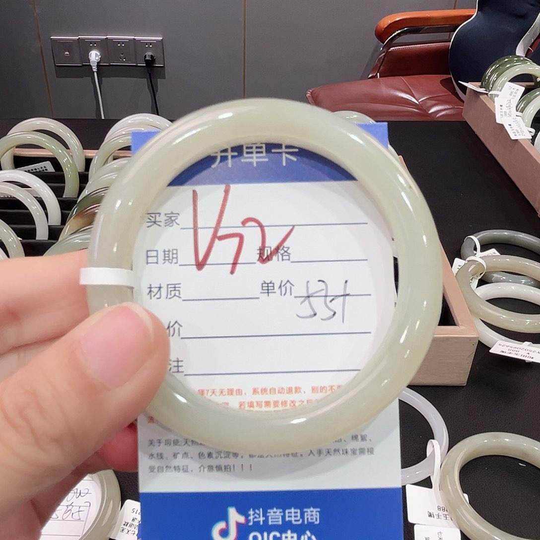 和田玉手镯未镶嵌小****呐