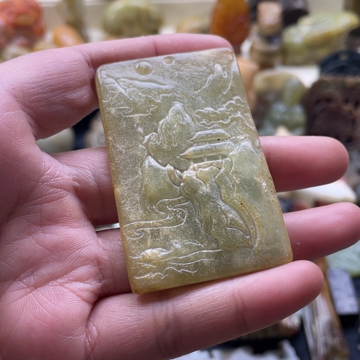 蛇纹石玉颈饰未镶嵌