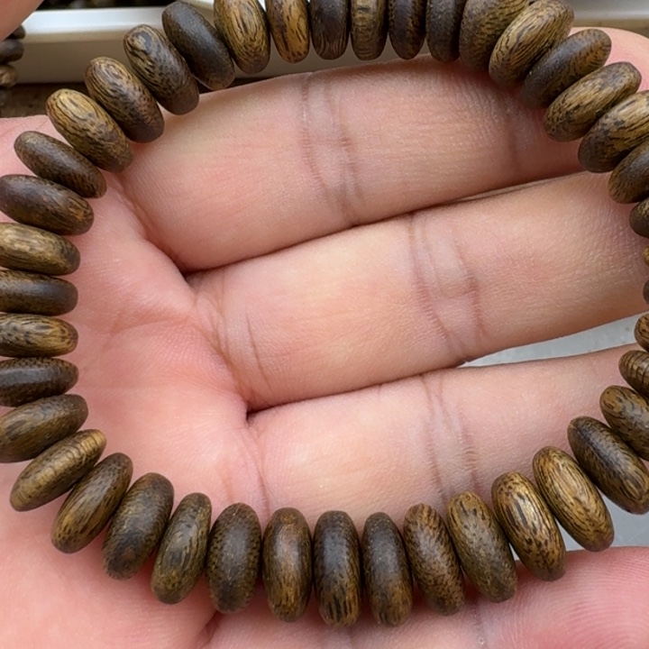 s***i沉香手串乌身手串9克