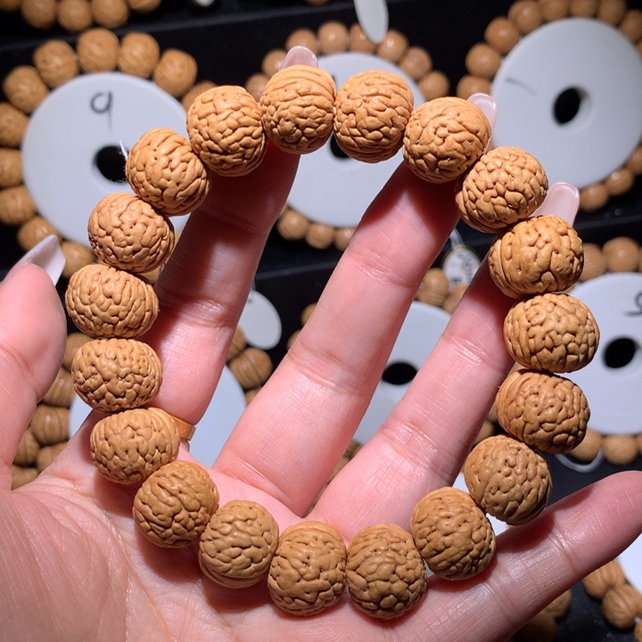 手串桃核铁扇大肚