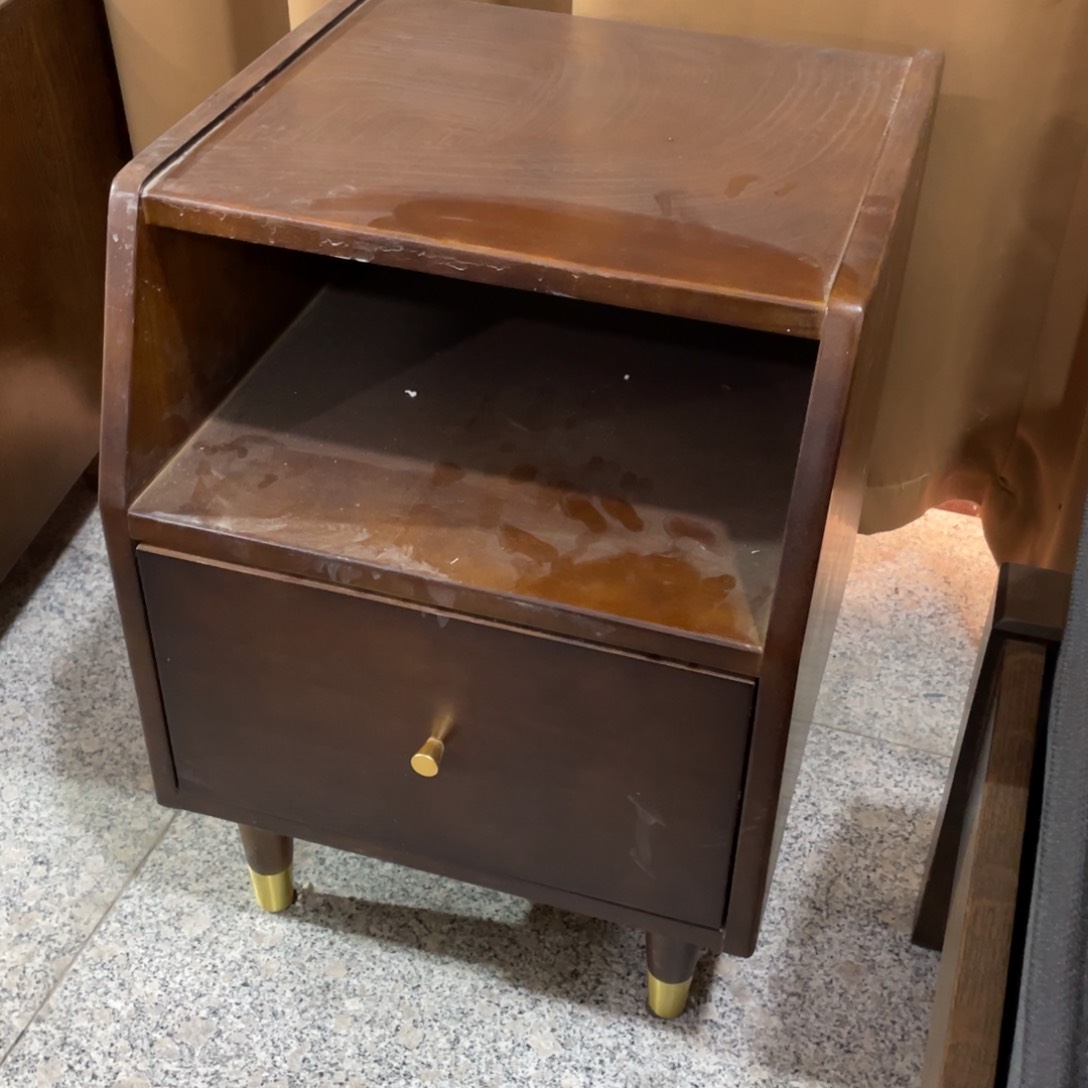 木橡胶木床头柜胡桃色