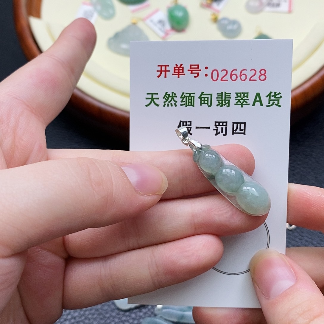 翡翠未镶嵌颈饰111