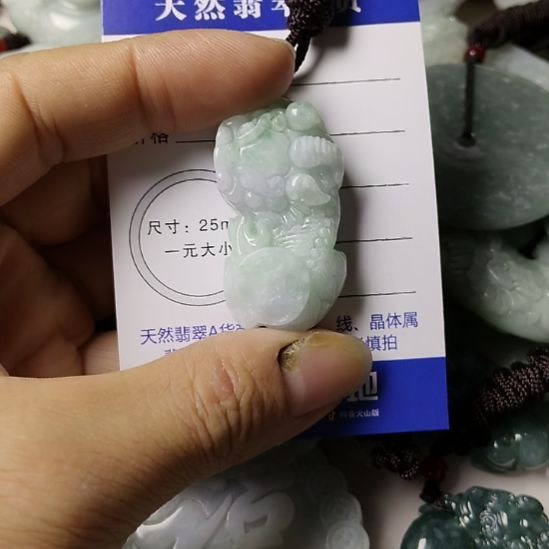 翡翠未镶嵌颈饰挂件