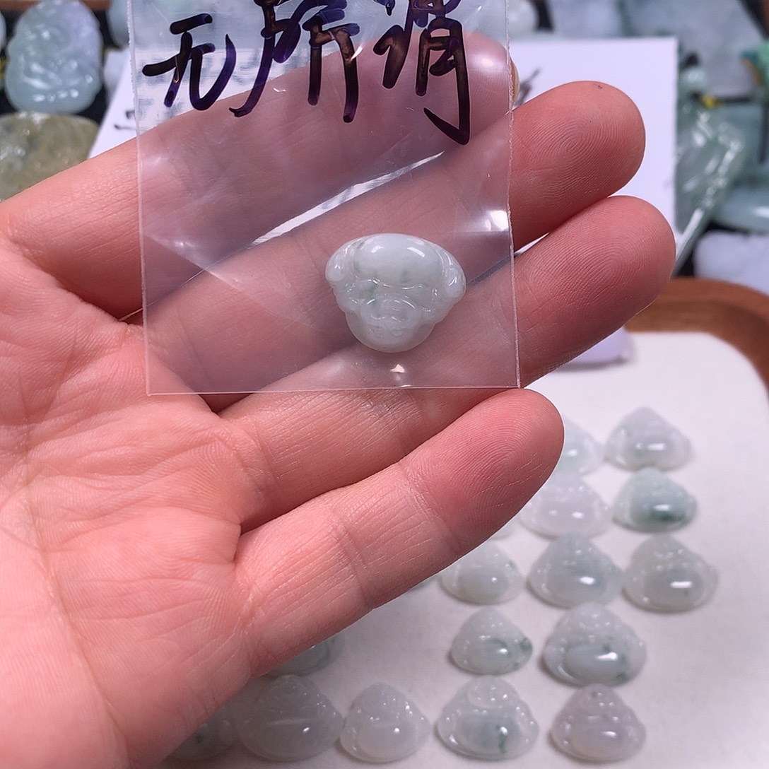 无***谓翡翠未镶嵌颈饰佛公