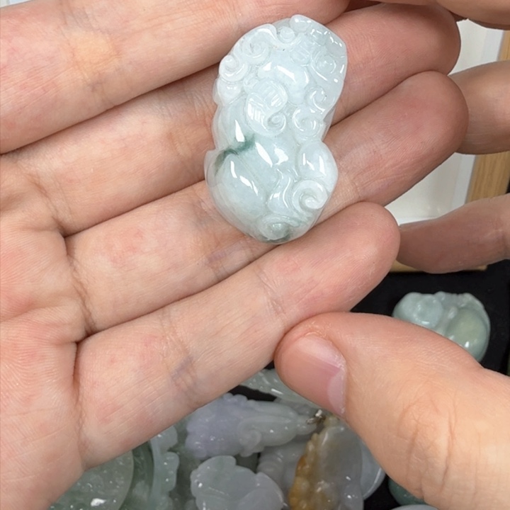 翡翠挂件未镶嵌翡翠