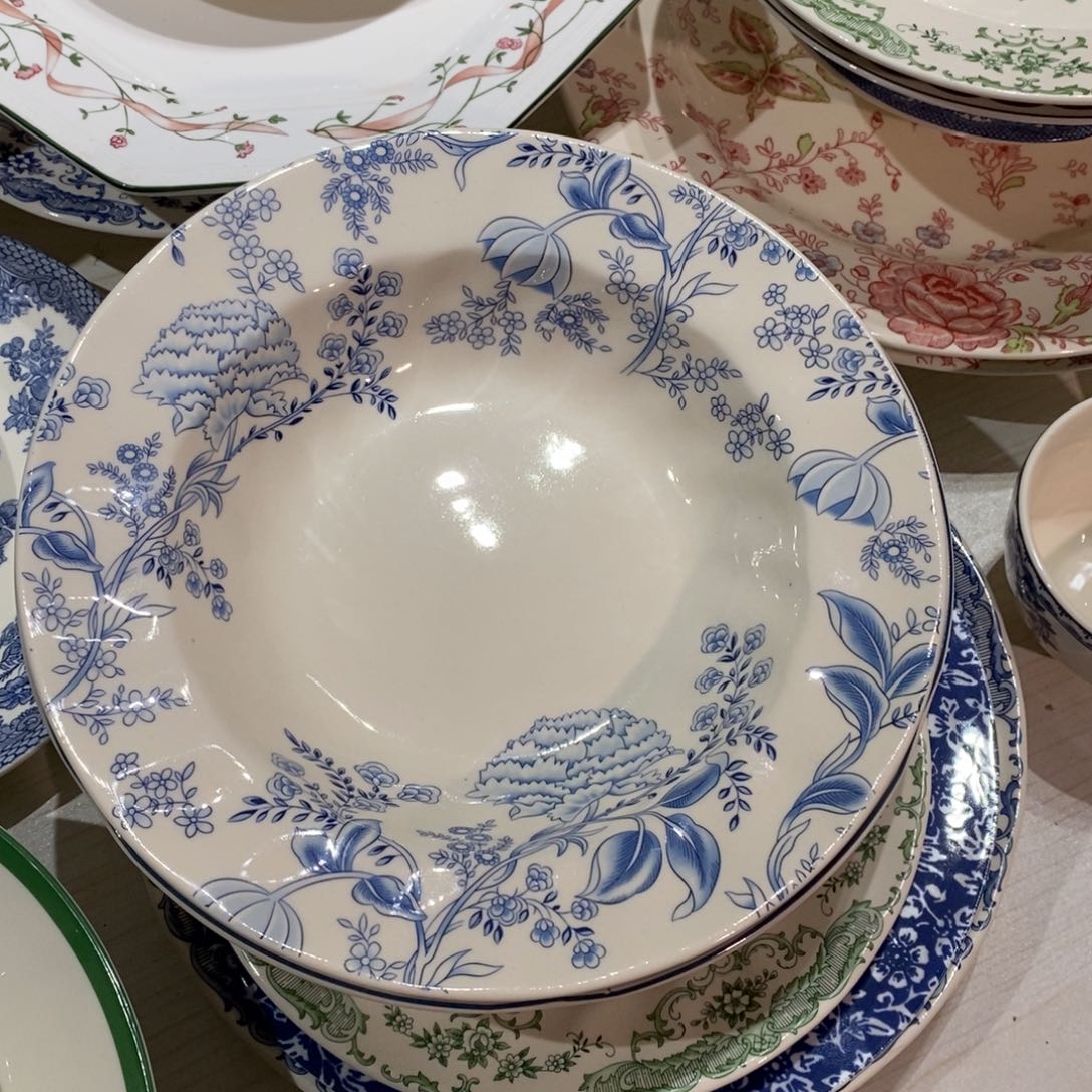 清***怪瓷微瑕铃兰留白草帽盘