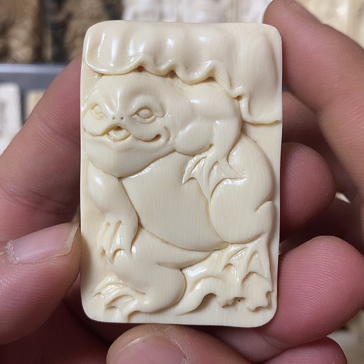 呦*晨天然猛犸牙雕刻品