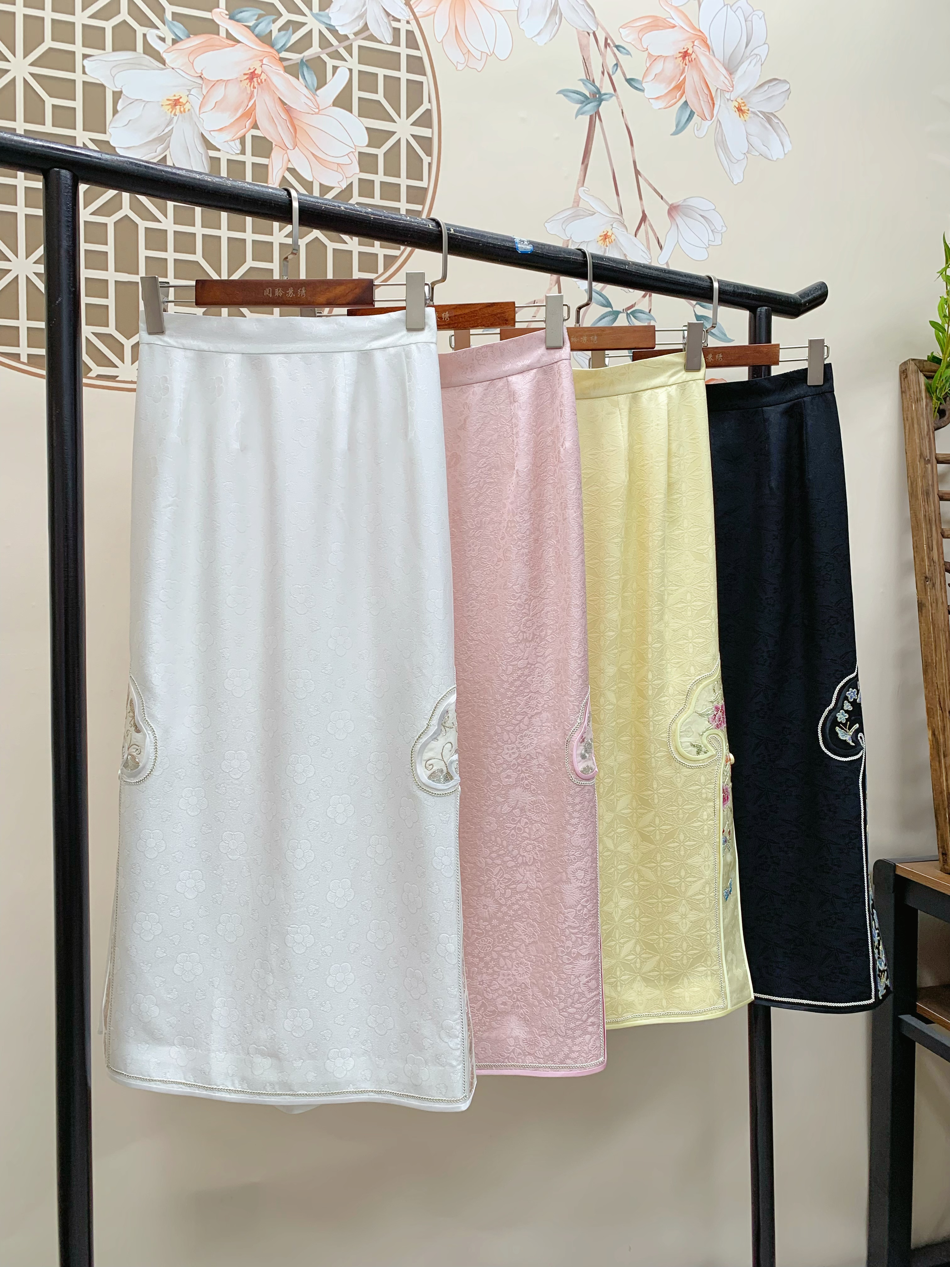 【阅聆】真丝手工苏绣双侧如意绣花国风直筒半裙