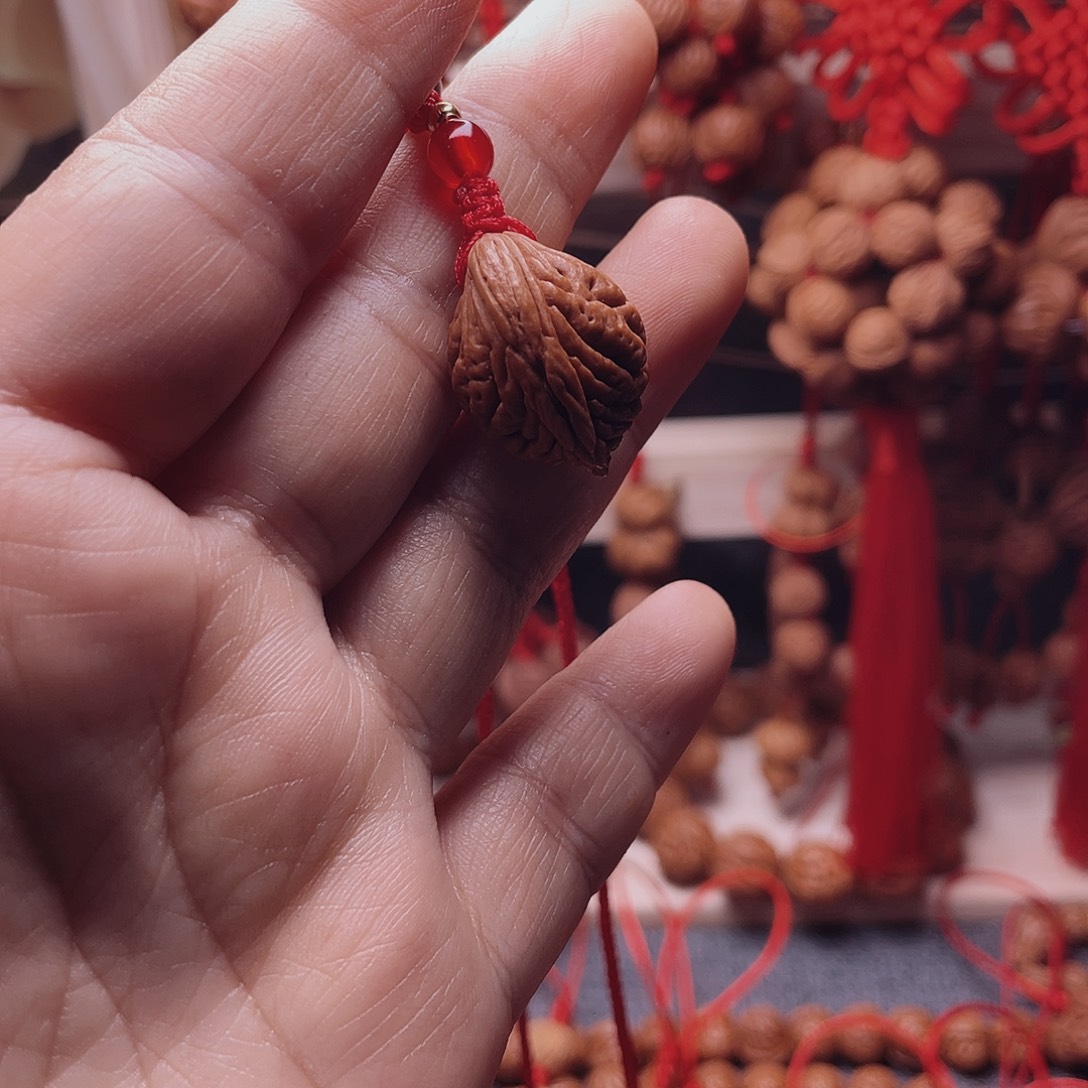 木质类龙纹桃枭挂件