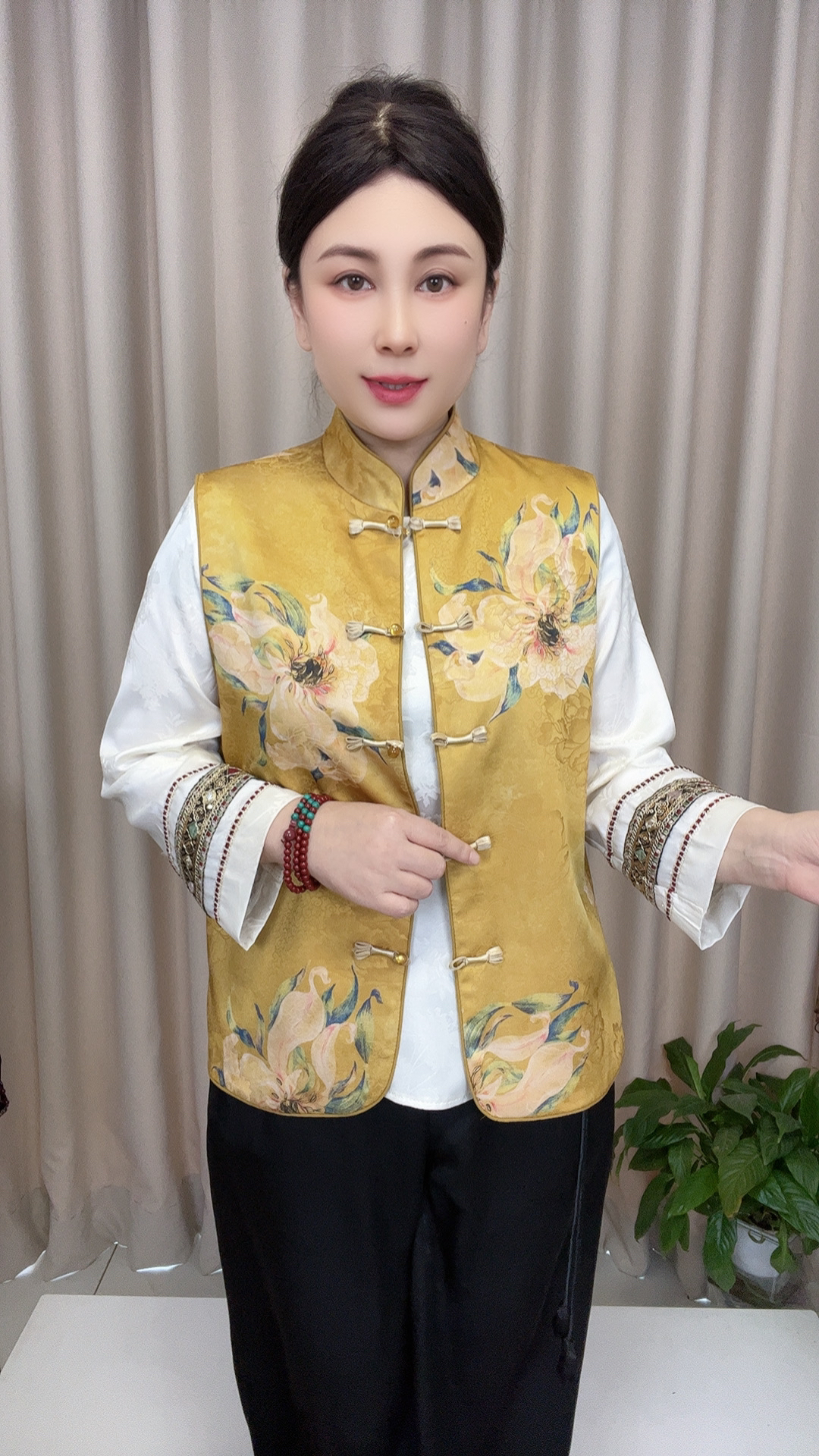 妈妈爱春夏新款立领中老年时尚气质中老年气质国风马甲