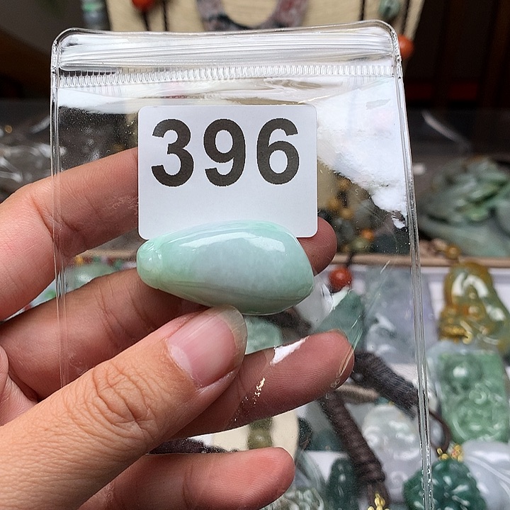 翡翠颈饰未镶嵌紫**主翡翠