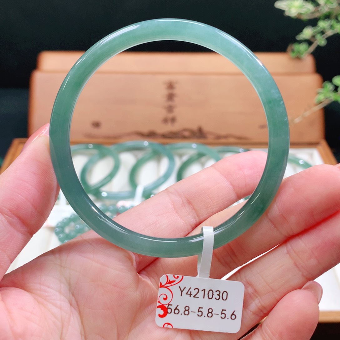 翡翠手镯未镶嵌天然
