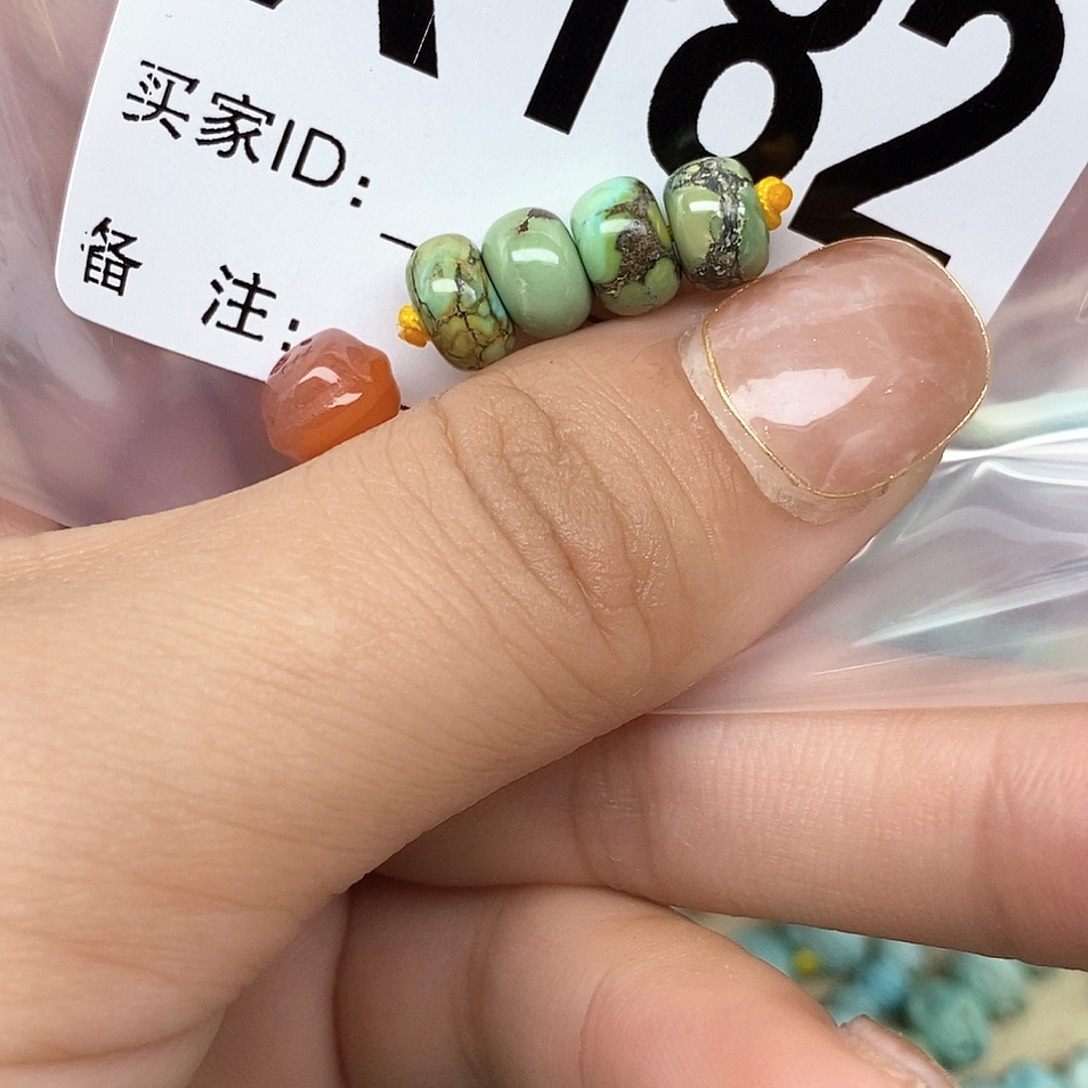 南红玛瑙配饰未镶嵌