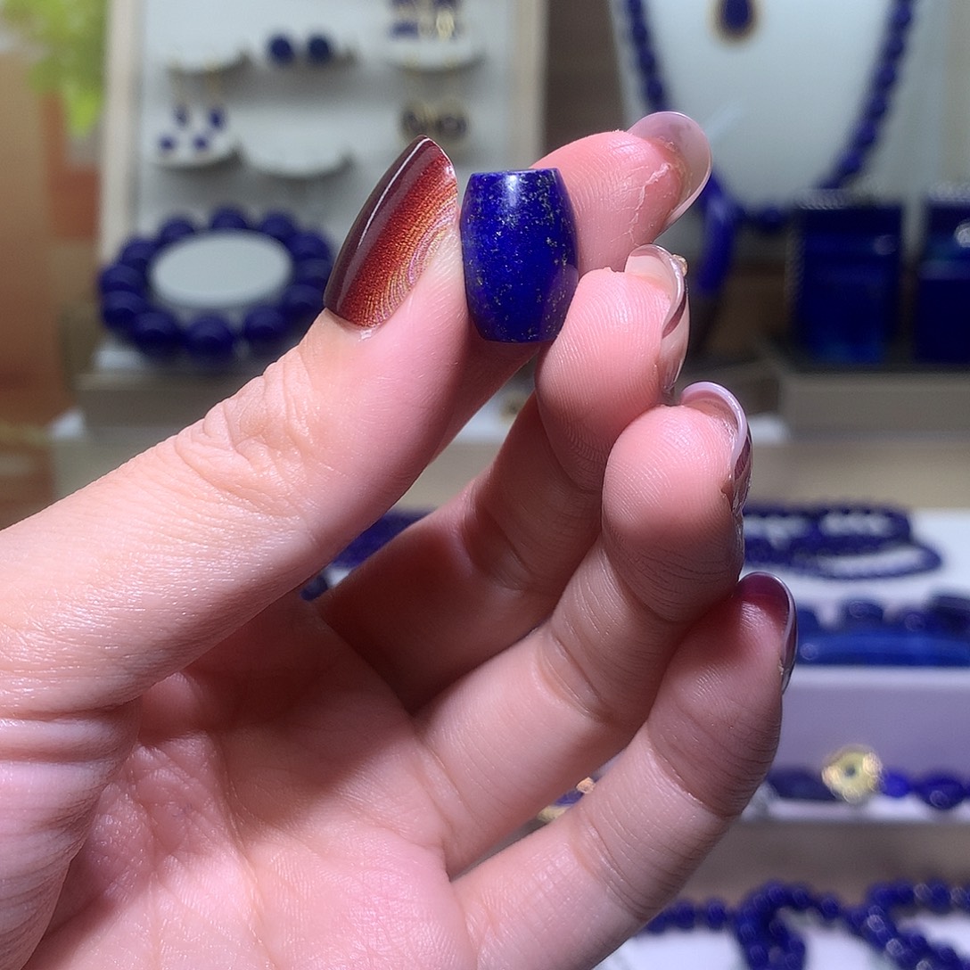 青金石未镶嵌天然原矿桶珠10.7 m* 14.5 m