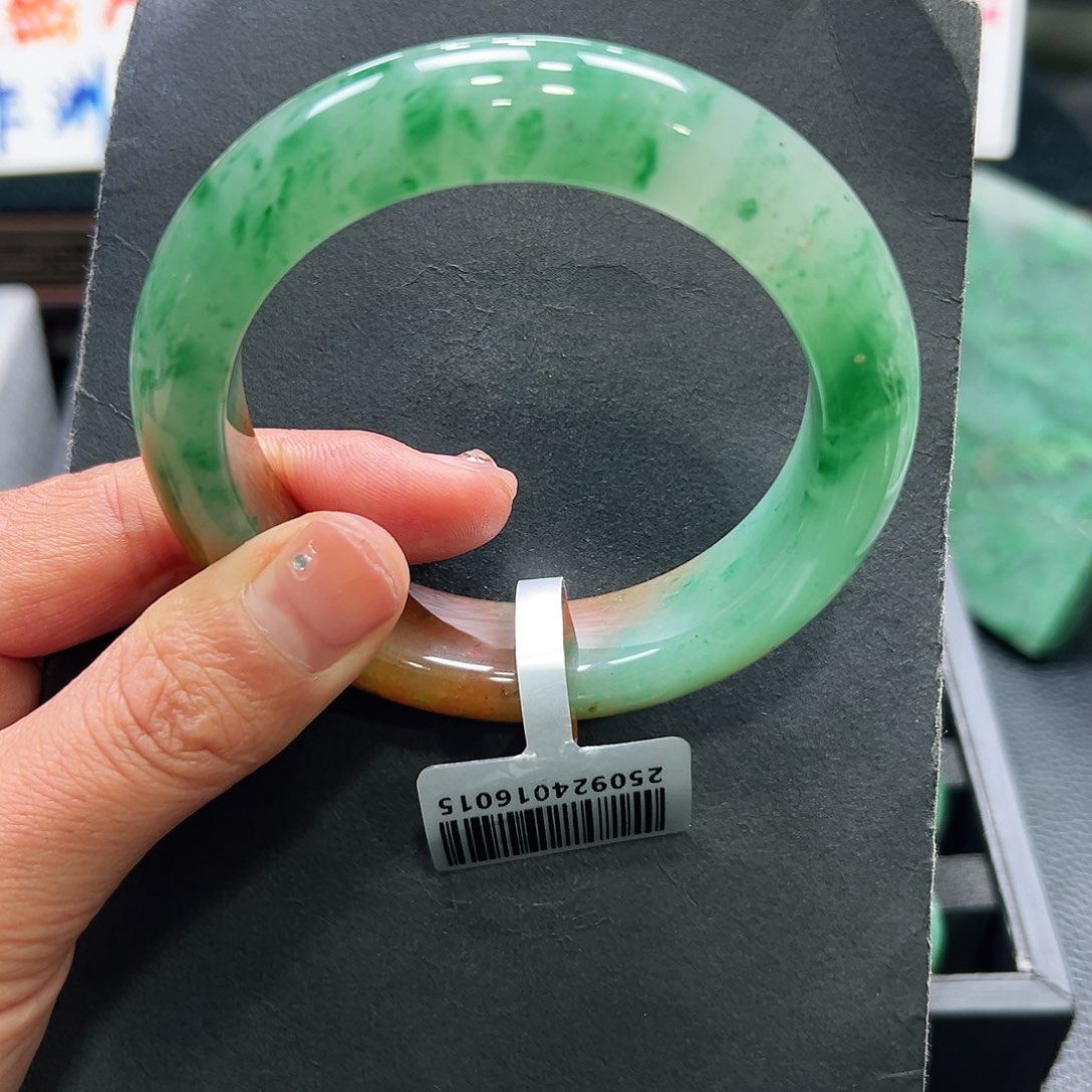 石英质玉（非洲翠）未镶嵌手镯