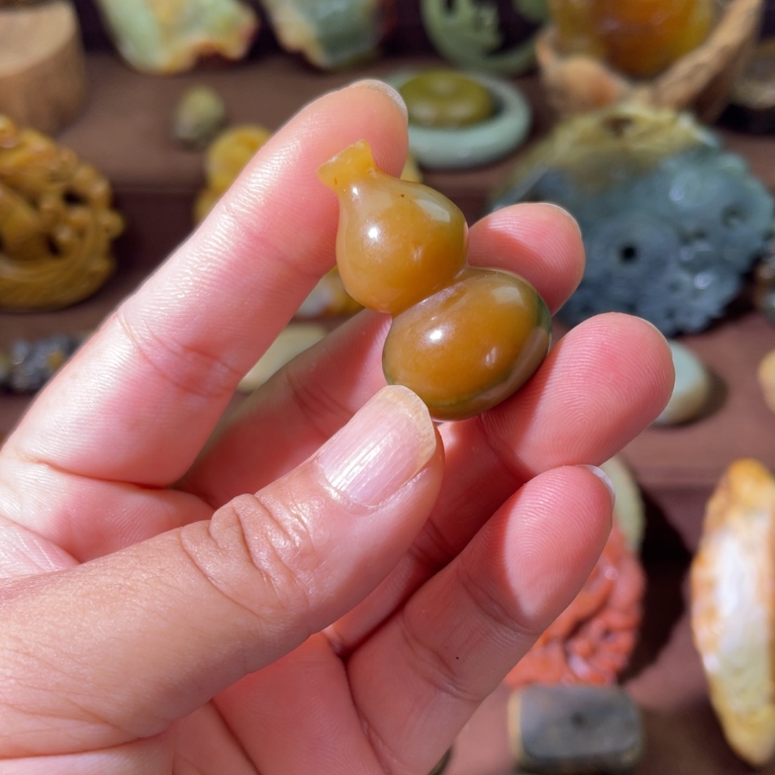 未镶嵌蛇纹石玉颈饰