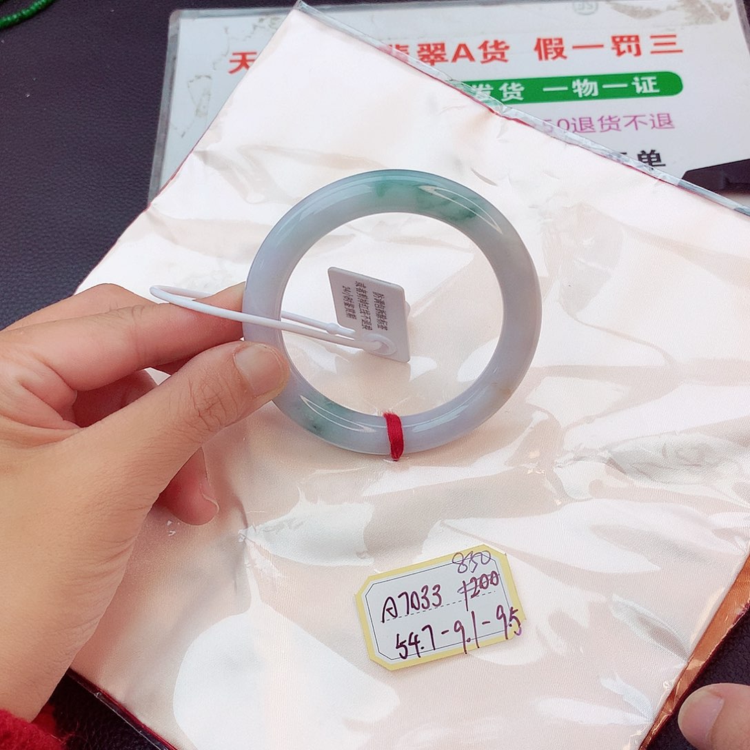 翡翠手镯未镶嵌翡翠