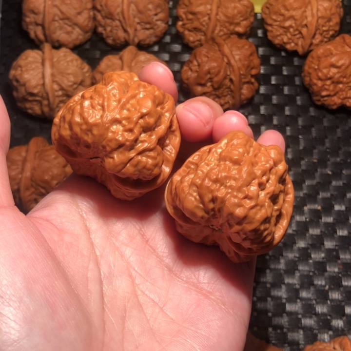 文玩核桃把件大蹬腿鱼籽纹41