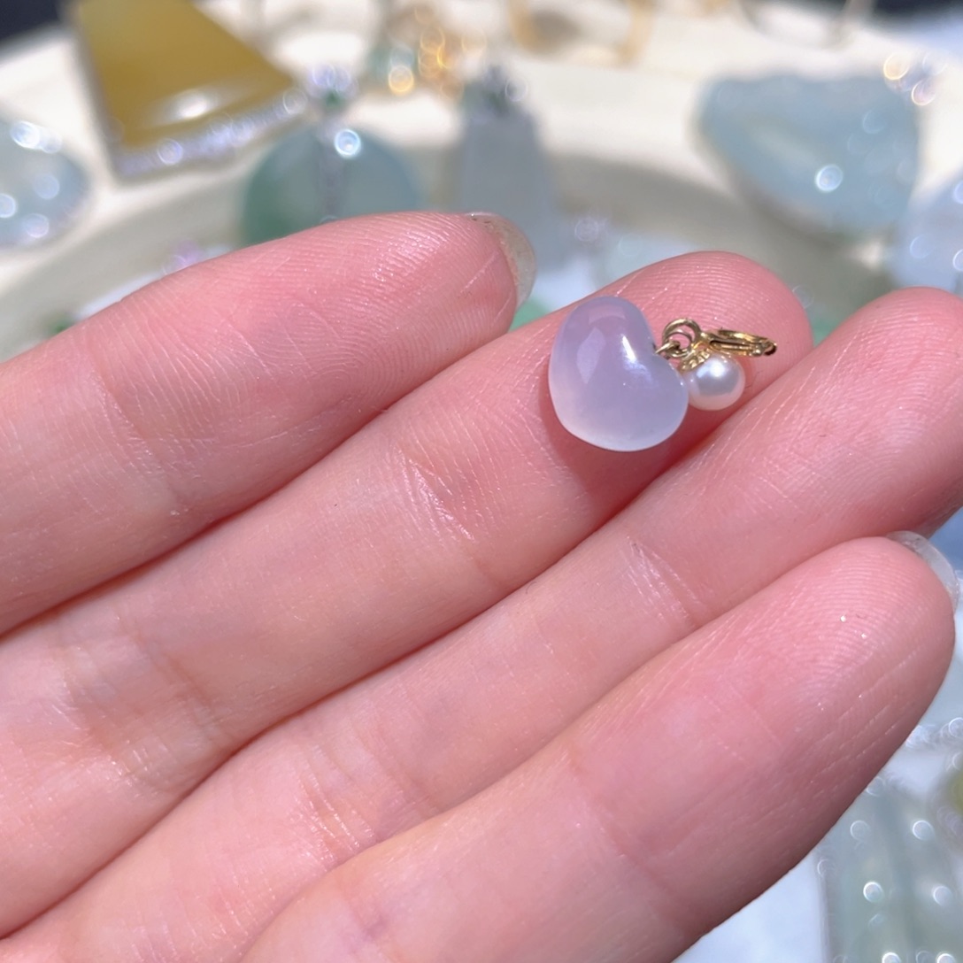 翡翠颈饰18K金镶嵌翡翠