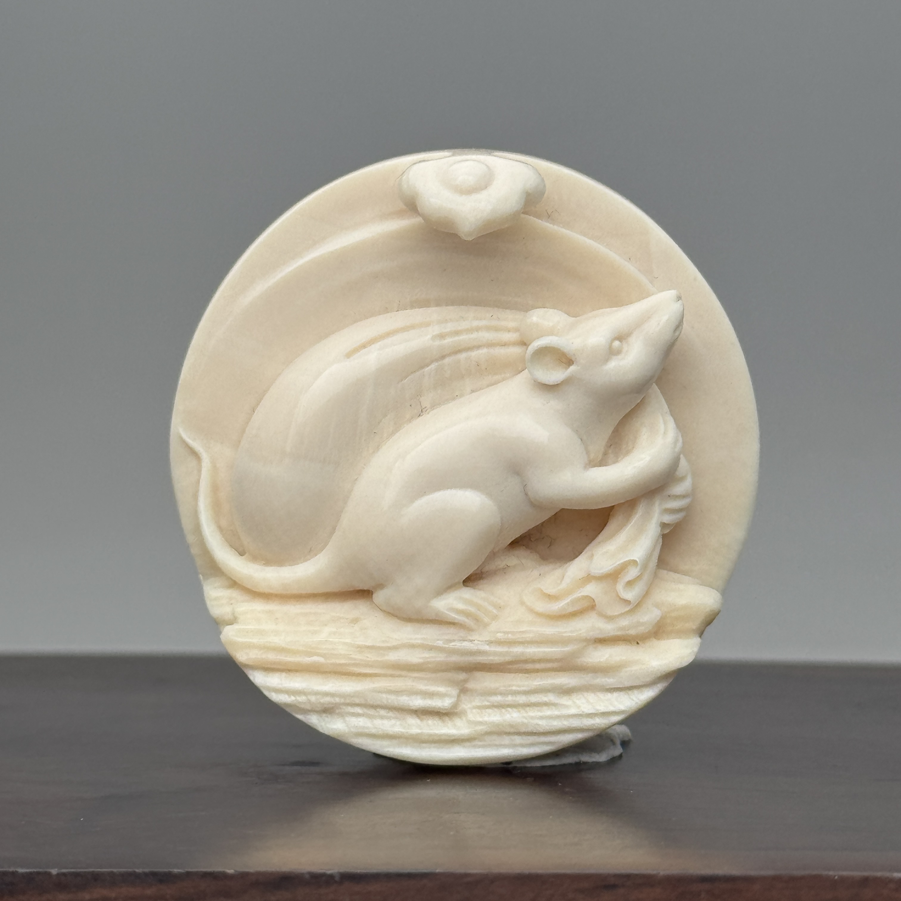 DEZHI/德志【清仓促销】生肖鼠39*11mm鼠你暴富手雕猛犸吊坠A765