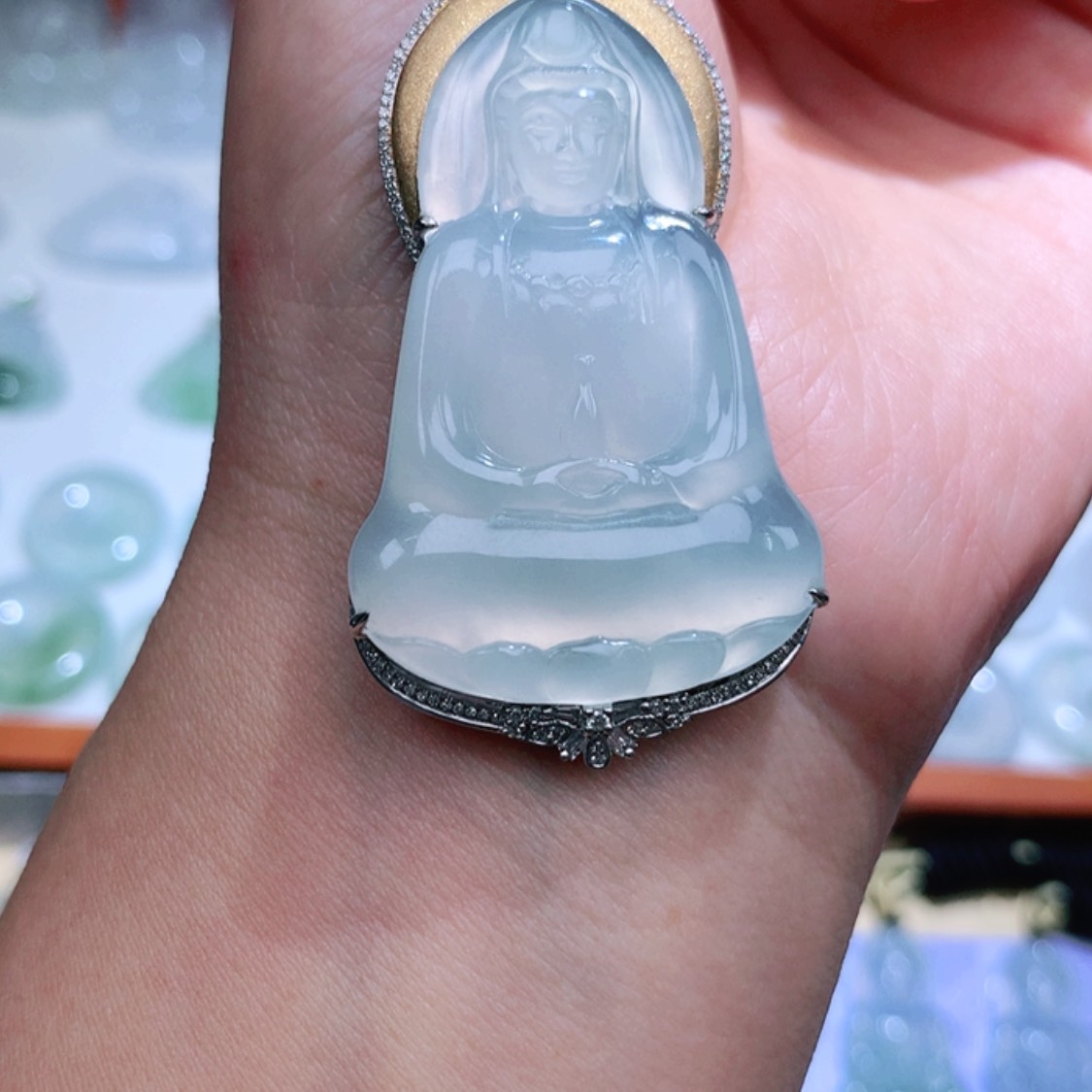 【闪购商品】翡翠颈饰18K金镶嵌希*，素衣观音
