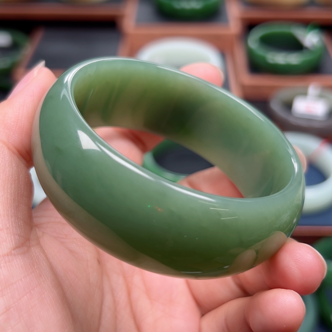 未镶嵌手镯和田玉（碧玉）