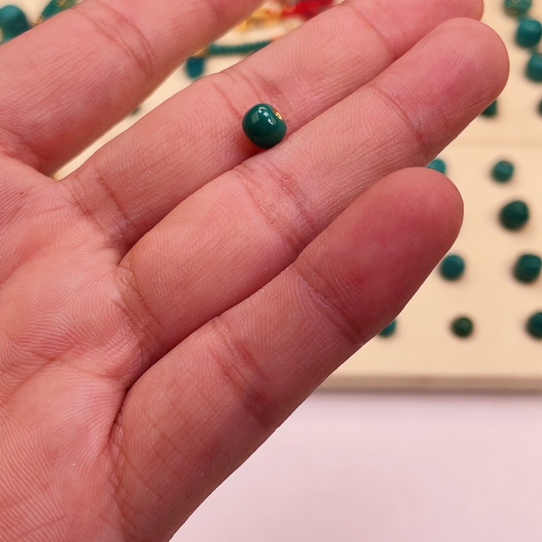 绿松石颈饰未镶嵌