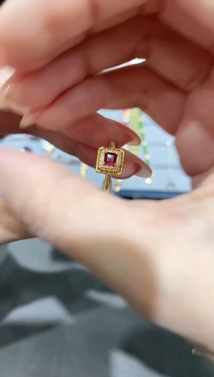 18K金镶嵌天然红宝石戒指