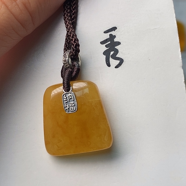 未镶嵌琥珀珠宝奇石