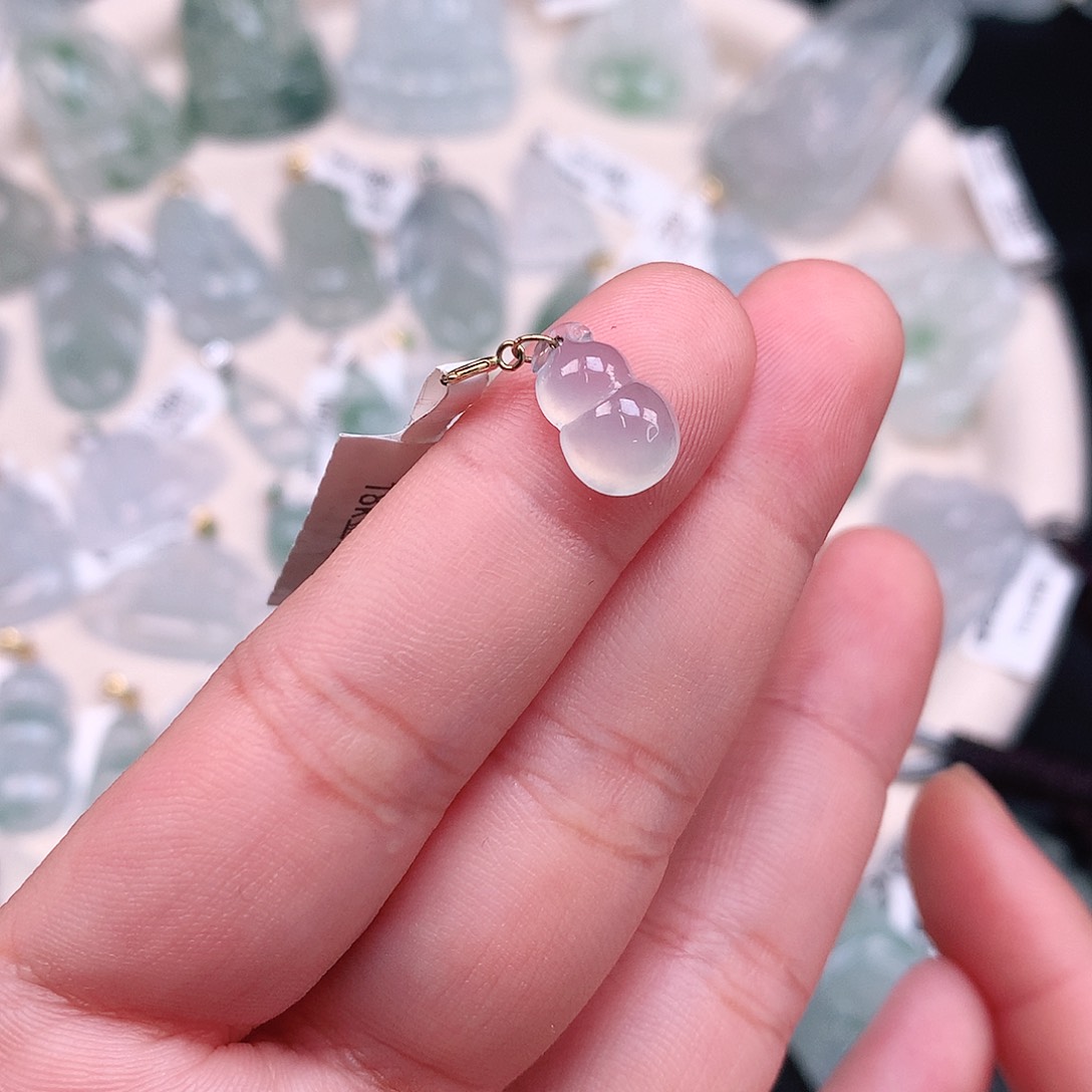翡翠颈饰18K金镶嵌高冰小葫芦