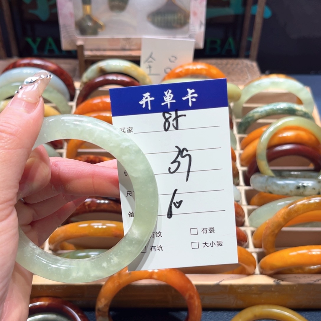 蛇纹石玉未镶嵌手镯?