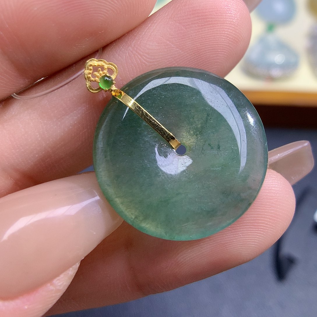 翡翠颈饰18K金镶嵌平安扣