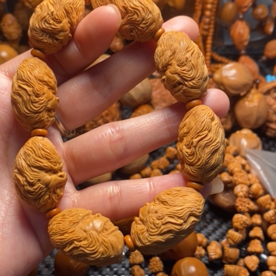 橄榄核吊坠大圣猴头