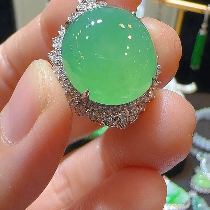 吊坠(赠链)18K金镶嵌翡翠