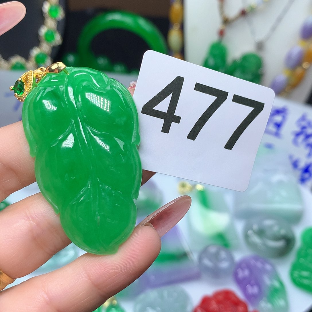 翡翠吊坠(赠链)未镶嵌