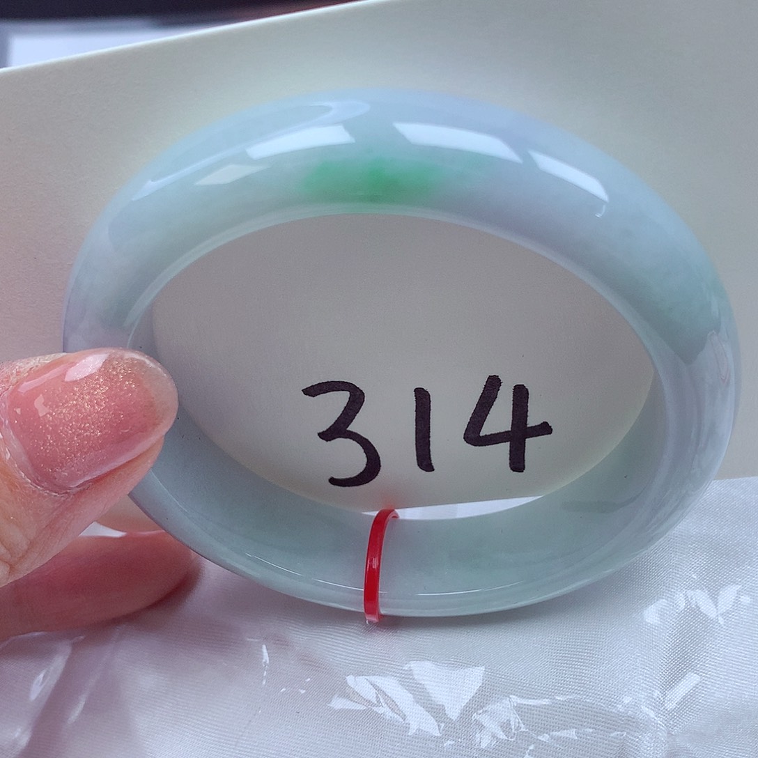 翡翠手镯未镶嵌翡翠