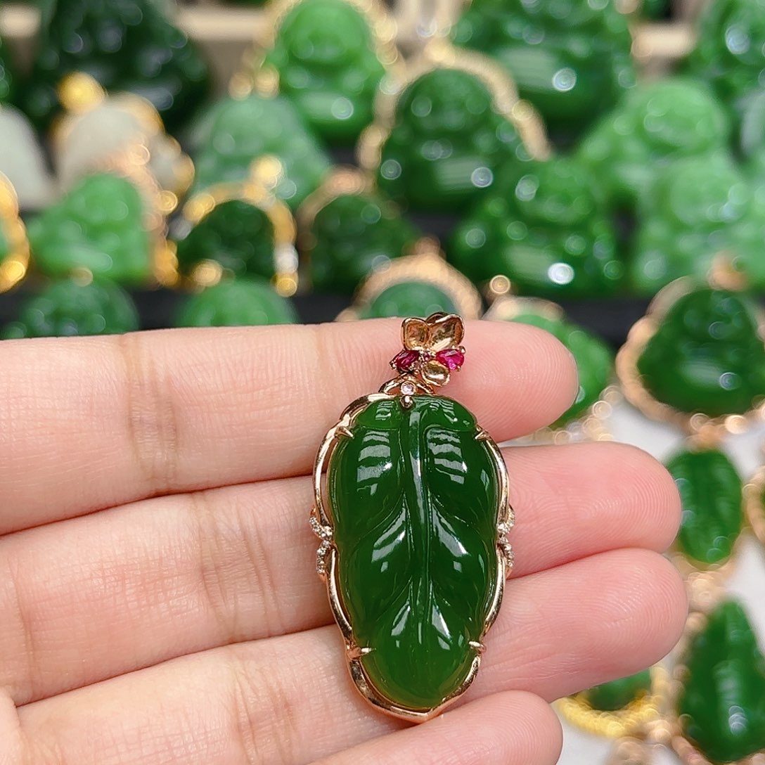 和田玉（碧玉）颈饰18K金镶嵌