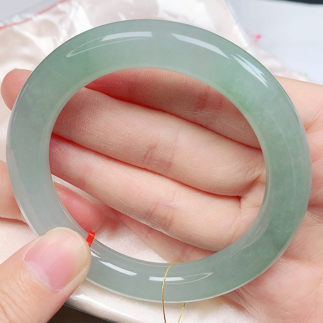 翡翠手镯未镶嵌抖音788