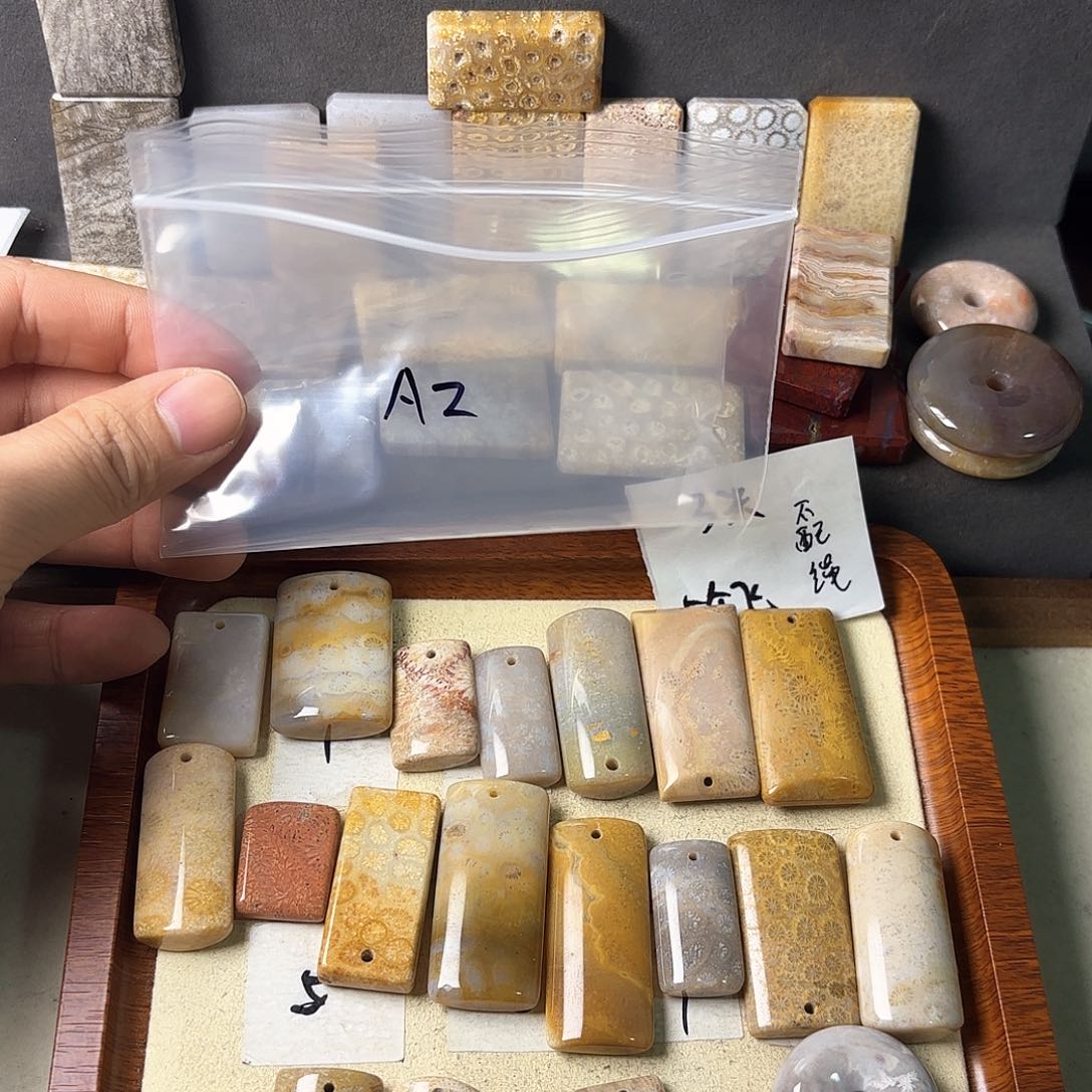 硅化玉颈饰未镶嵌A****)