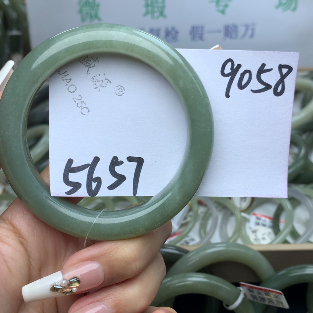 未镶嵌手镯和田玉