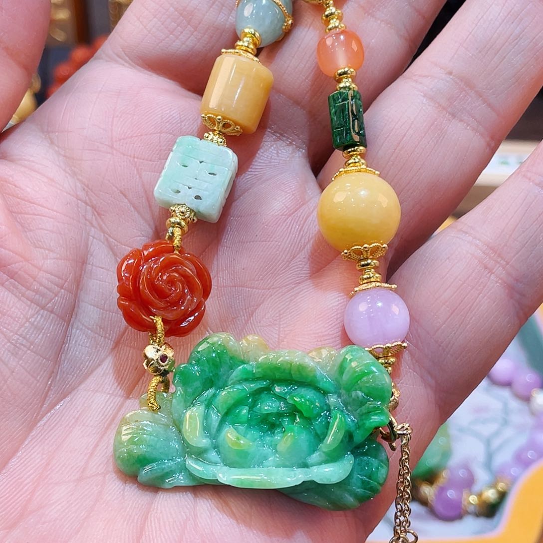 翡翠颈饰未镶嵌颈饰