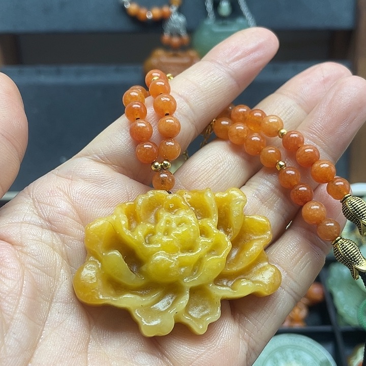 未镶嵌蛇纹石玉颈饰